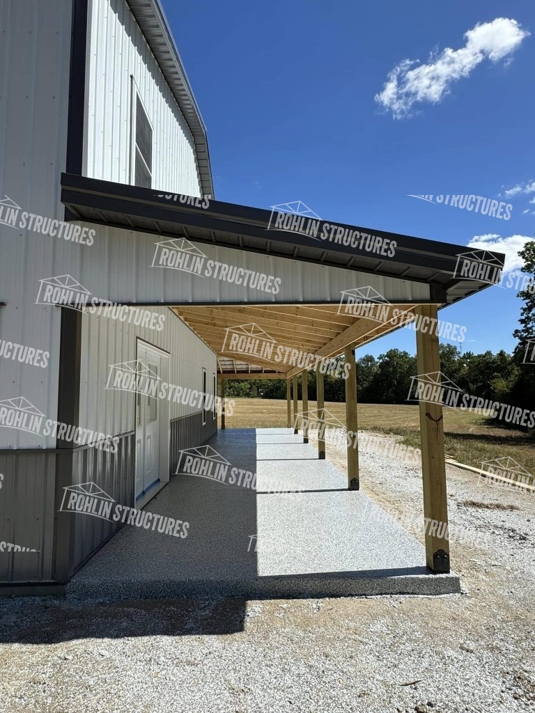 Rohlin Structures garage with timber frame porch and concrete flooring, built for durability in Missouri.
